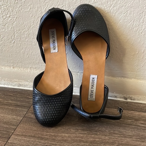 Steve Madden, Ankle Strapped Flats, Size 7, Black - Picture 4 of 4